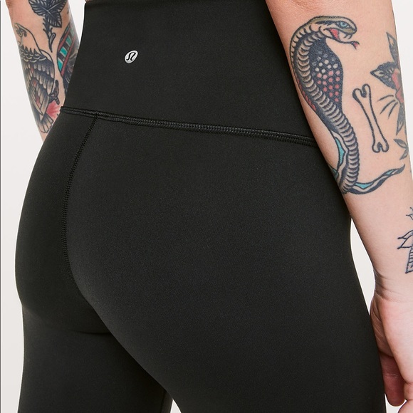 Lululemon Wunder Under Crop - Picture 5 of 6